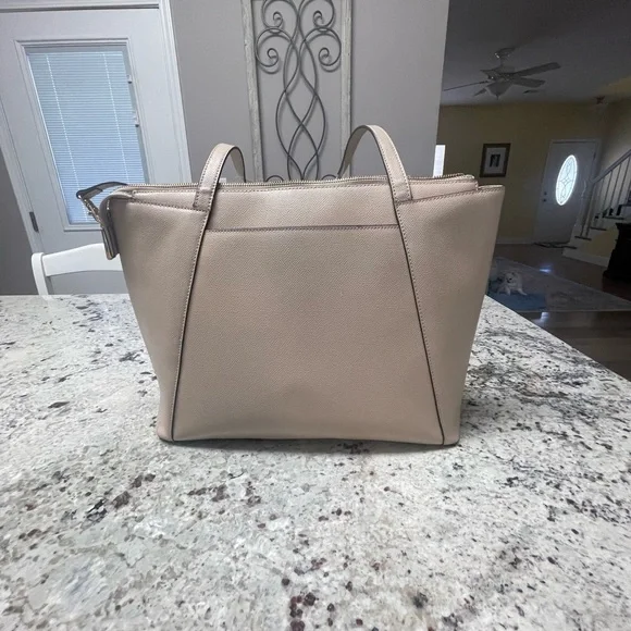 Michael Kors Tote Bag with Structured Design and Smooth Leather - Picture 10 of 14